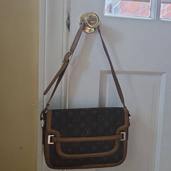 Vintage Louis Vuitton Crossbody Handbag - Picture 16 of 16